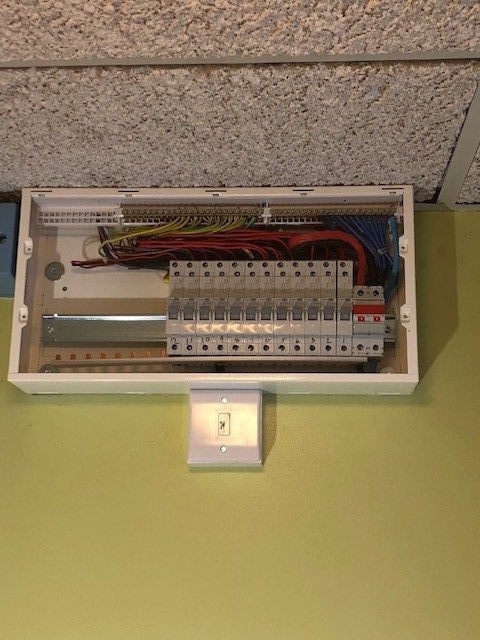 Image of a completed fuse board installation.